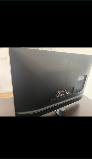 Televisor Smart TV de 70 cm (28")