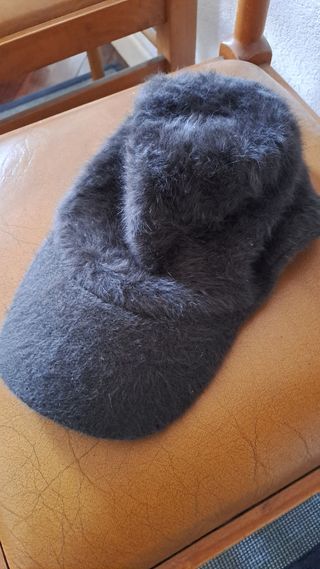 Berretto marrone angora