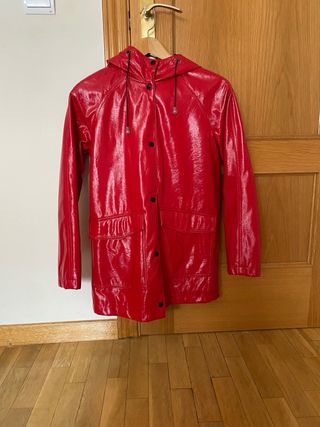 Chubasquero impermeable rojo