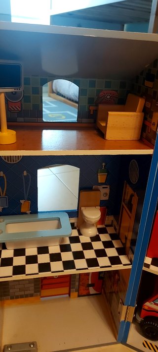Casita de madera policía y bombero