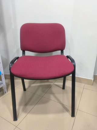 Mesa y sillas oficina.