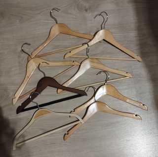 8 Perchas de madera infantiles