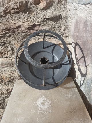 Lámpara de metal antigua exterior