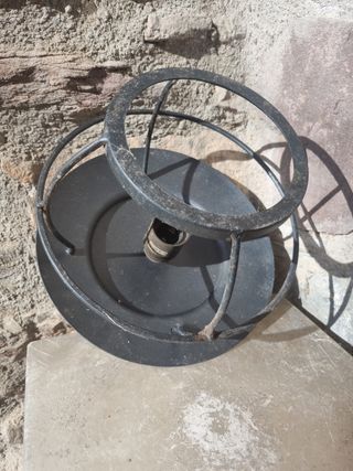 Lámpara de metal antigua exterior