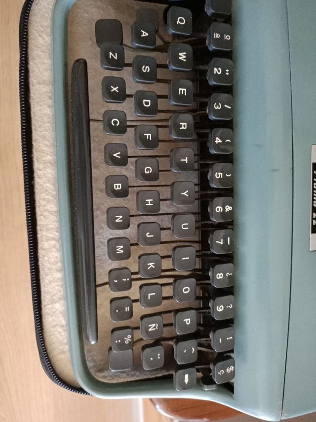 Maquina antigua de escribir Pluma 22