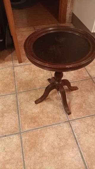 Mesa auxiliar o velador antiguo