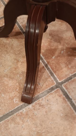 Mesa auxiliar o velador antiguo