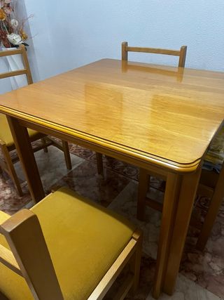 Mesa comedor cuadrada