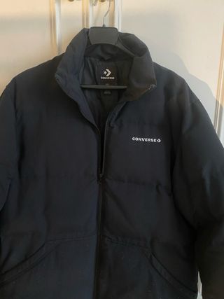 abrigo / pluma Converse