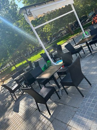 Mesas y sillas terraza