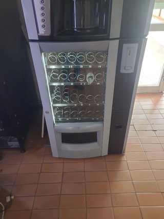 Máquina expendedora café + snacks Saeco Combi