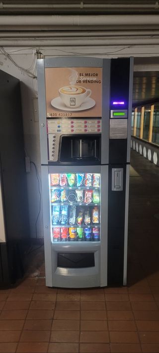 Máquina expendedora café + snacks Saeco Combi