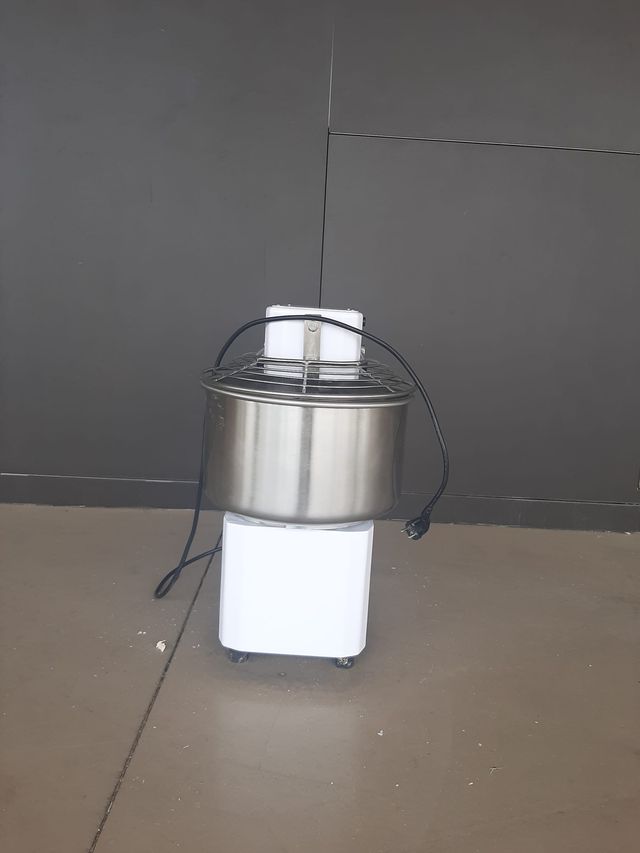 AMASADORA PARA 17 KG DE MASA TOTAL