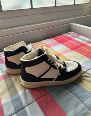 Bambas negras y blancas de bota
