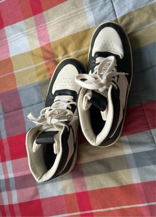 Bambas negras y blancas de bota