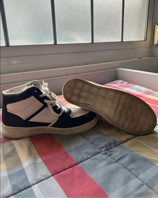Bambas negras y blancas de bota