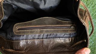 Mochila de cuero marrón