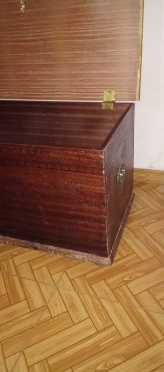 Baúl de madera antiguo