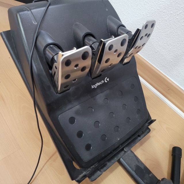 ASIENTO F1 VOLANTE Y PEDALES LOGITECH PLAY