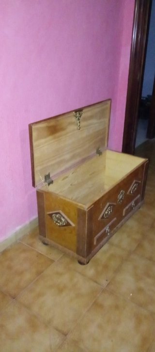 Baúl de madera antiguo