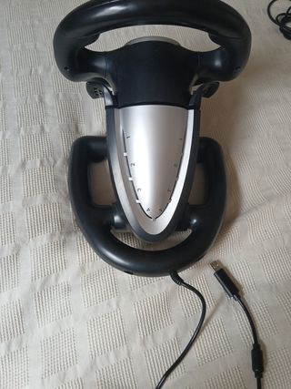 Simulador con volante y pedales