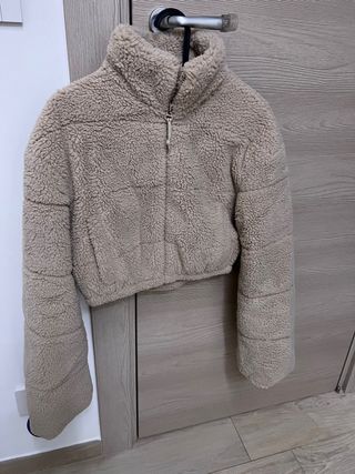 Bomber teddy corto per donna . bershka 