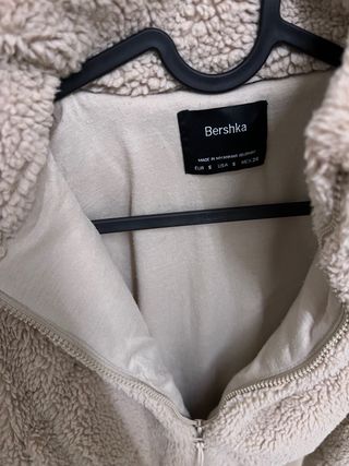 Bomber teddy corto per donna . bershka 
