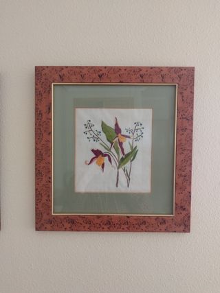 Tres cuadros bordados flores. Precio de los 3