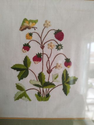 Tres cuadros bordados flores. Precio de los 3