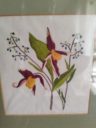 Tres cuadros bordados flores. Precio de los 3