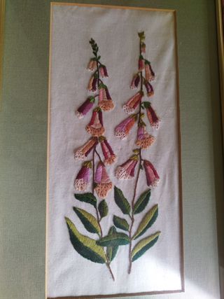 Tres cuadros bordados flores. Precio de los 3