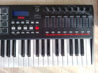 Teclado Midi modelo AKAI MPK 249