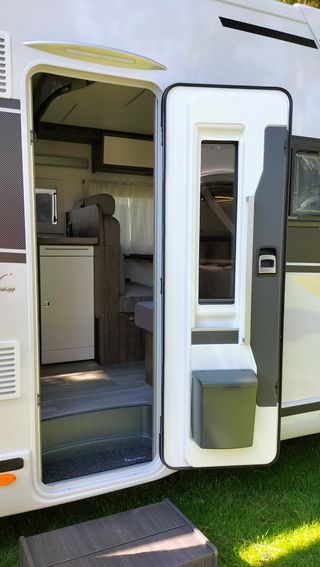 Autocaravana Benimar Tessoro 468 Face to Face g