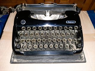 Maquina de escribir Junior Modelo 58 Negra de 1950
