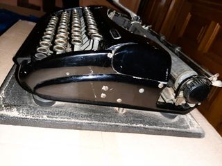 Maquina de escribir Junior Modelo 58 Negra de 1950