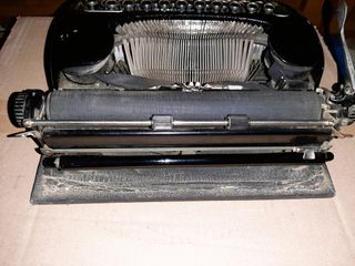 Maquina de escribir Junior Modelo 58 Negra de 1950