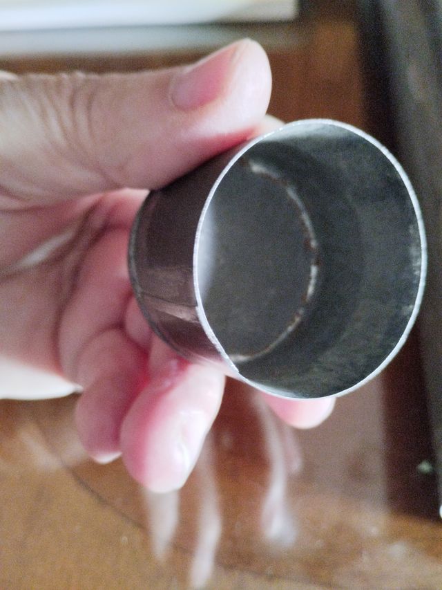 Porta documentos antiguo de hojalata