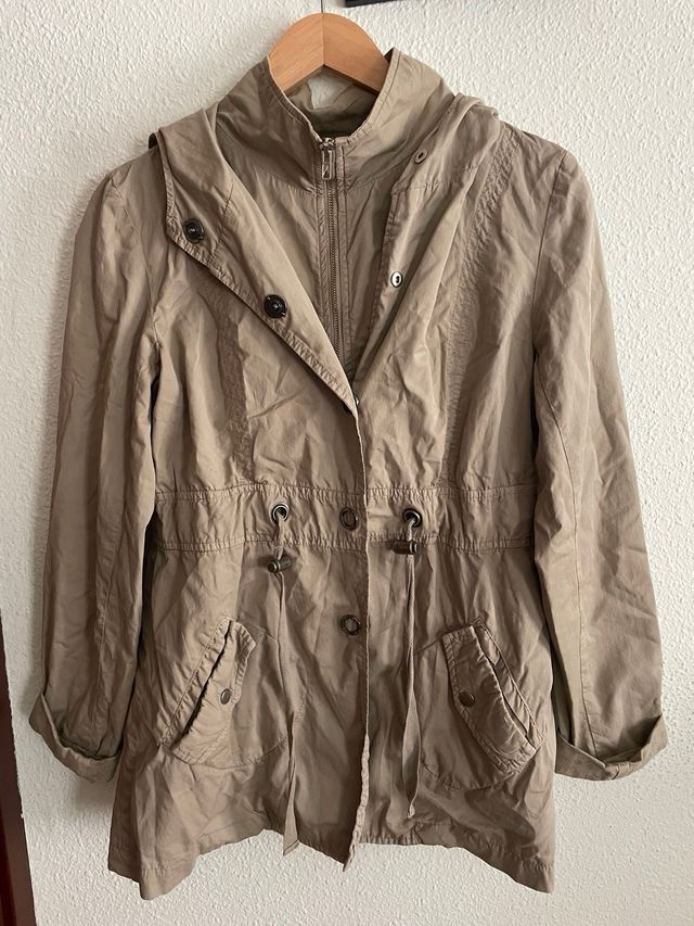 Trench gabardina System action