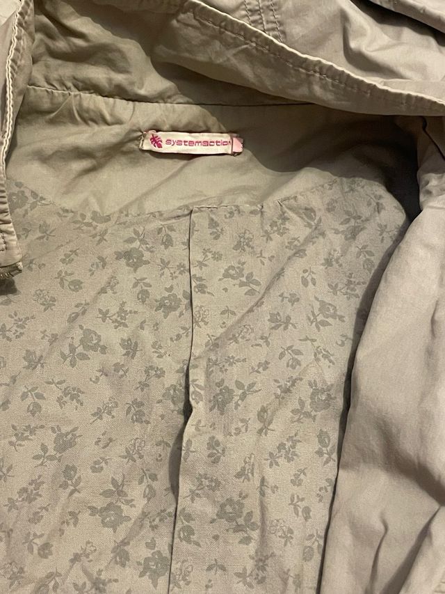 Trench gabardina System action