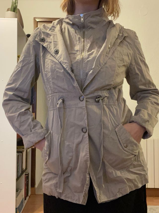 Trench gabardina System action