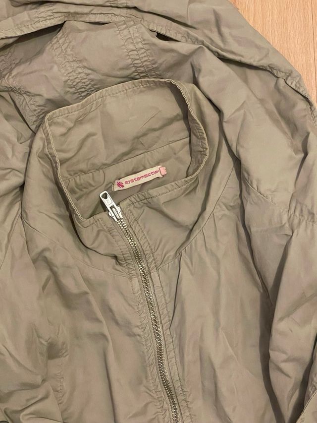 Trench gabardina System action