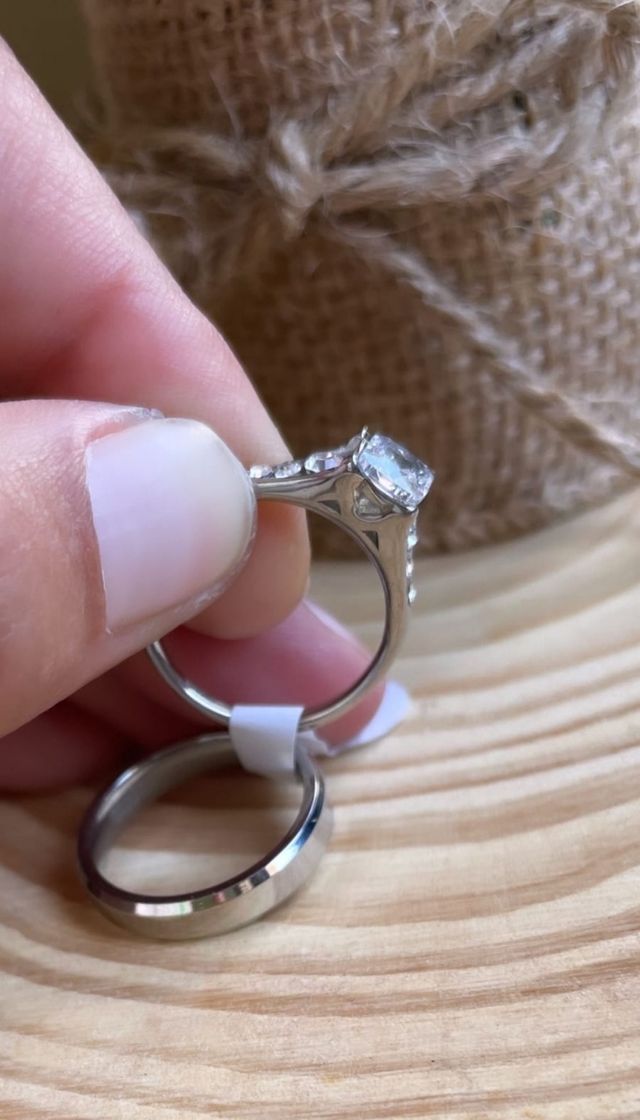 Juego de Anillos de Matrimonio y compromiso.