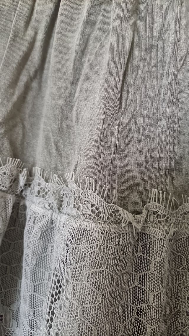 Falda con encaje corta