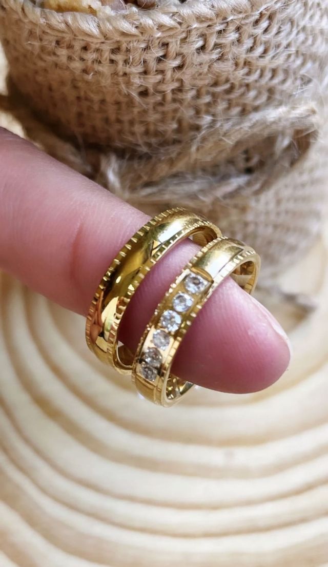 Juego de Anillos de Matrimonio y compromiso.