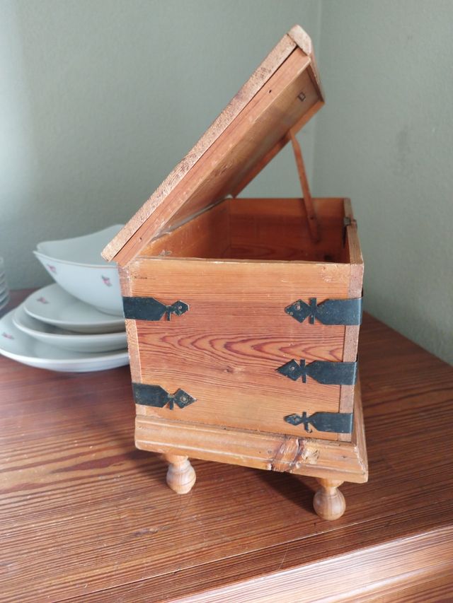 Caja Reproducción arca antigua