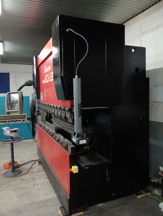 Plegadora AMADA CNC