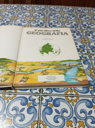 Libro della geografia Mondadori