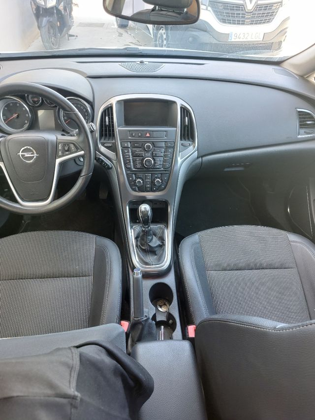 Opel Astra 2012