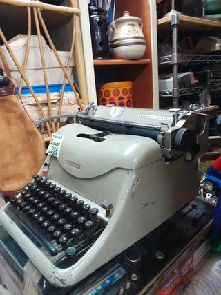 Máquina de escribir antigua LEXICON 80