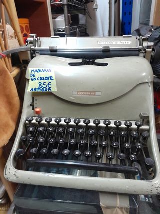 Máquina de escribir antigua LEXICON 80